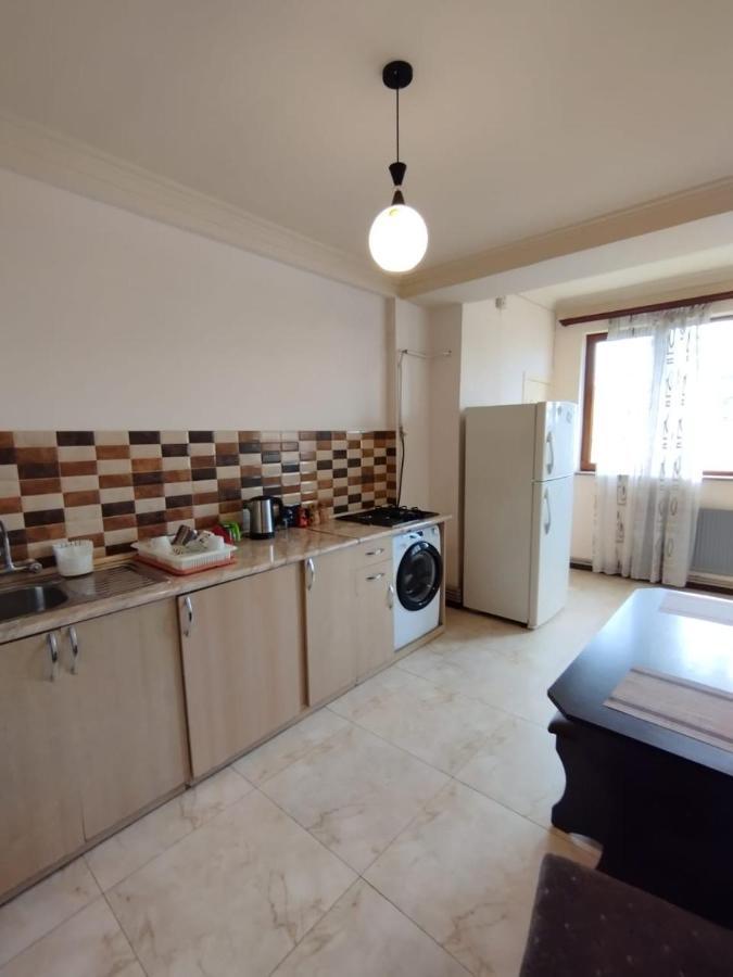 Large Apt Near Republic Square Apartamento Erevan Exterior foto