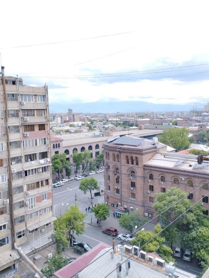 Large Apt Near Republic Square Apartamento Erevan Exterior foto