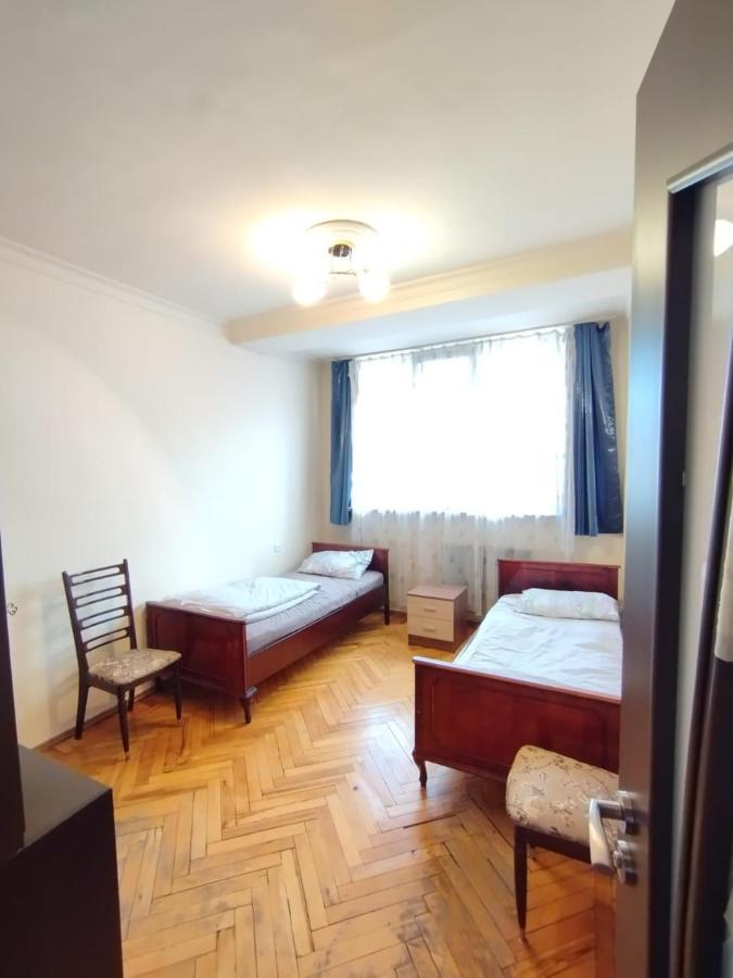 Large Apt Near Republic Square Apartamento Erevan Exterior foto